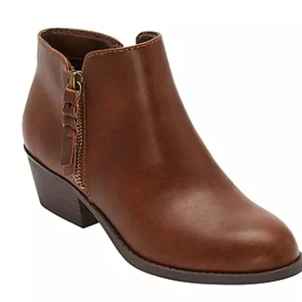ARIZONA NWT WOMENS CANYON HEELED BOOTIES